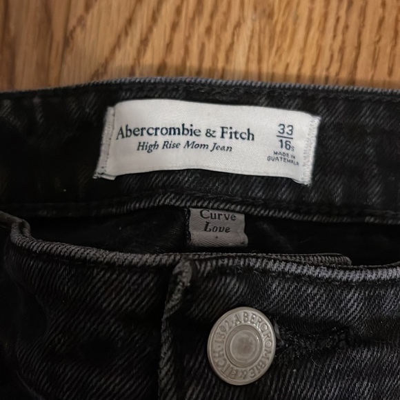 Abercrombie Mom Jeans - Picture 2 of 3
